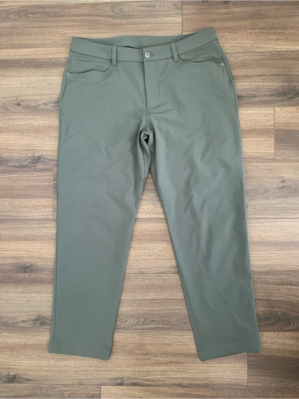 Lululemon ABC Trouser  Olive Green Slim fit Casual Pant Men's size 32 inseam 28”